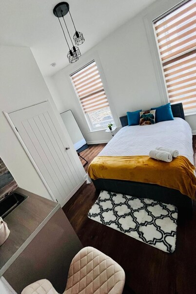 Dalston Luxe Studios (3 Miles away from Liverpool Train Station)
