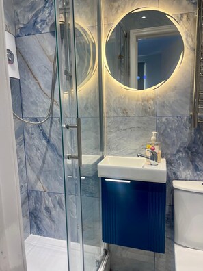Bathroom - Dalston Luxe Studios (3 Miles away from Liverpool Train Station) (London)