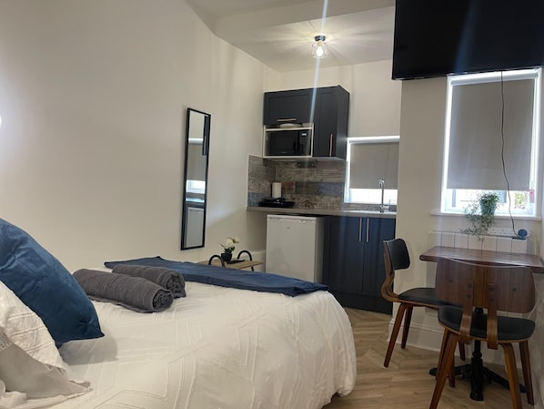 Traditional Studio, Ensuite, City View