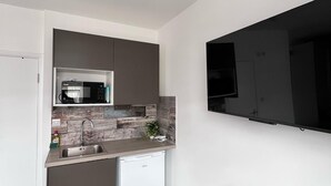 Deluxe Studio, Ensuite, City View | Private kitchen - Dalston Luxe Studios (3 Miles away from Liverpool Train Station) (London)