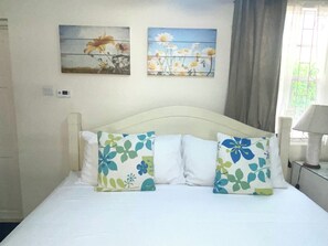 1 chambre, coffres-forts dans les chambres, fer et planche à repasser