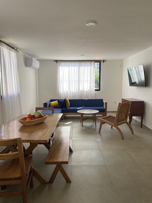 Smart TV - Cozy 2-bedroom apartment with WiFi, AC in charming Mazatlán (Mazatlán)