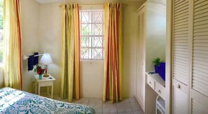 2 Schlafzimmer, Zimmersafe, Schreibtisch, Bügeleisen/Bügelbrett