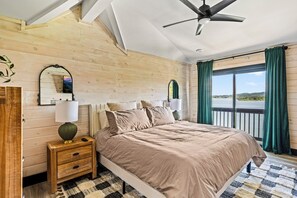 4 bedrooms, iron/ironing board, travel cot, free WiFi - Stunning Mtn Lodge on Lake with 2 Story Dock, Indoor Pool, Hot Tub, and Arcade (Sevierville)