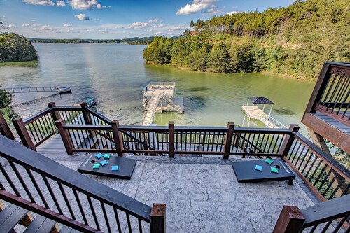 Stunning Mtn Lodge on Lake with two Story Dock, Indoor Pool, Hot Tub, and Arcade