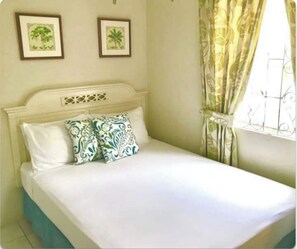 2 bedrooms, in-room safe, desk, iron/ironing board