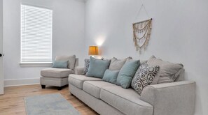 Smart TV, books - ZZZ Seagrove*Heated Private Pool*6-Seater Golf Cart (Santa Rosa Beach)