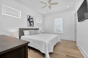 4 bedrooms, iron/ironing board, free WiFi, bed sheets - ZZZ Seagrove*Heated Private Pool*6-Seater Golf Cart (Santa Rosa Beach)