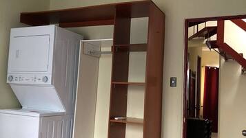 3 quartos, ferros/tábuas de passar roupa, Wi-Fi, roupa de cama