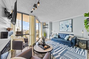 Smart TV, fireplace, books, video library