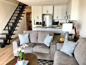 TV connectée, livres, écrans d'ordinateur