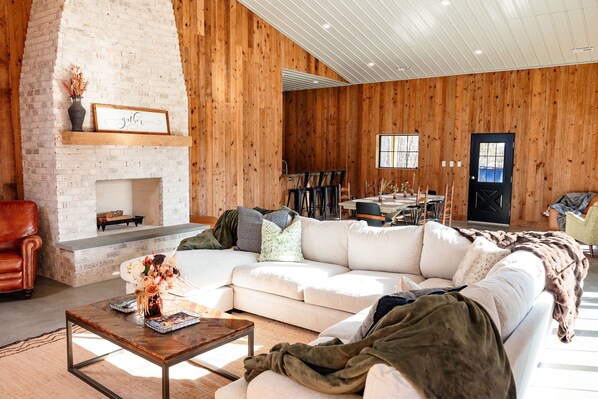 TV connectée, cheminée