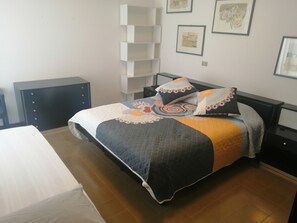 1 bedroom, bed sheets - Apartment 'Torino 79' with Shared Pool, Private Terrace and Balcony (Jesolo)