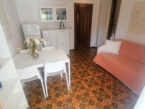 TV - Apartment 'Torino 79' with Shared Pool, Private Terrace and Balcony (Jesolo)