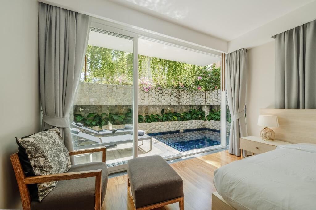 5 bedrooms, in-room safe, desk, iron/ironing board