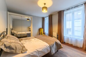 3 makuuhuonetta, silitysrauta/-lauta, ilmainen Wi-Fi, vuodevaatteet