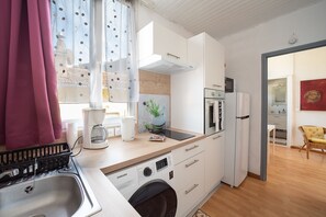 Fridge, microwave, oven, coffee/tea maker - L'Écrin des Bains - A 200m des Thermes (Amélie-les-Bains-Palalda)