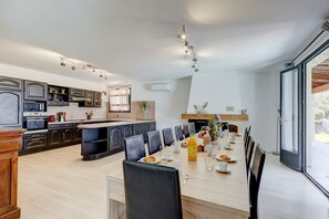 Kühlschrank, Mikrowelle, Ofen, Geschirrspüler
