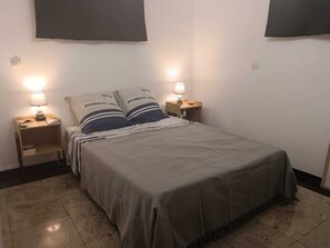 1 غرفة نوم ومكواة/لوح كي وواي فاي وملاءات أسرّة