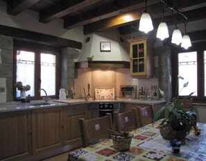 Frigorífic, microones, forn i placa de cuina