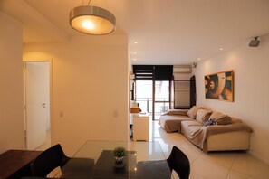 Living area - SUH Ipanema 04 Beach Pool (Rio de Janeiro)