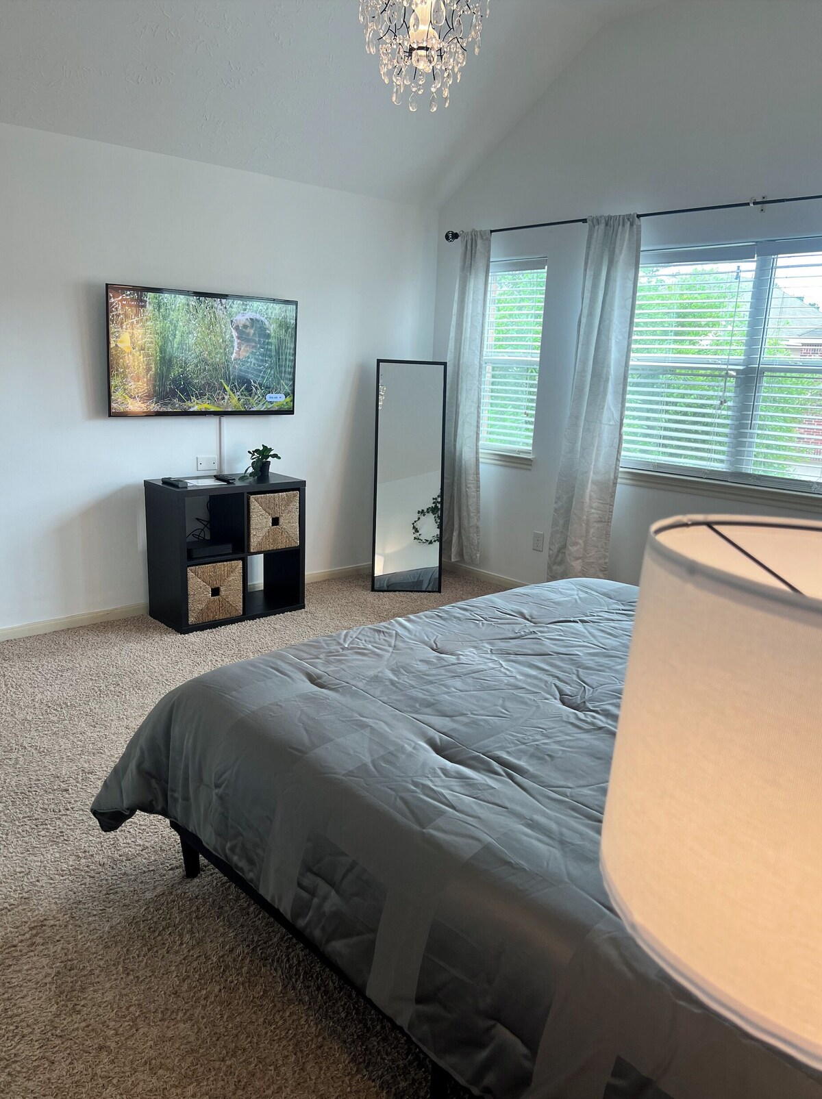 Photo 7 of Cheerful 3-Bedroom Home With Back Yard and Garage in Houston