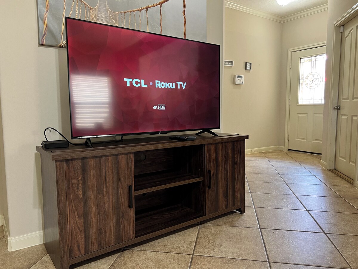 Photo 36 of Cheerful 3-Bedroom Home With Back Yard and Garage in Houston