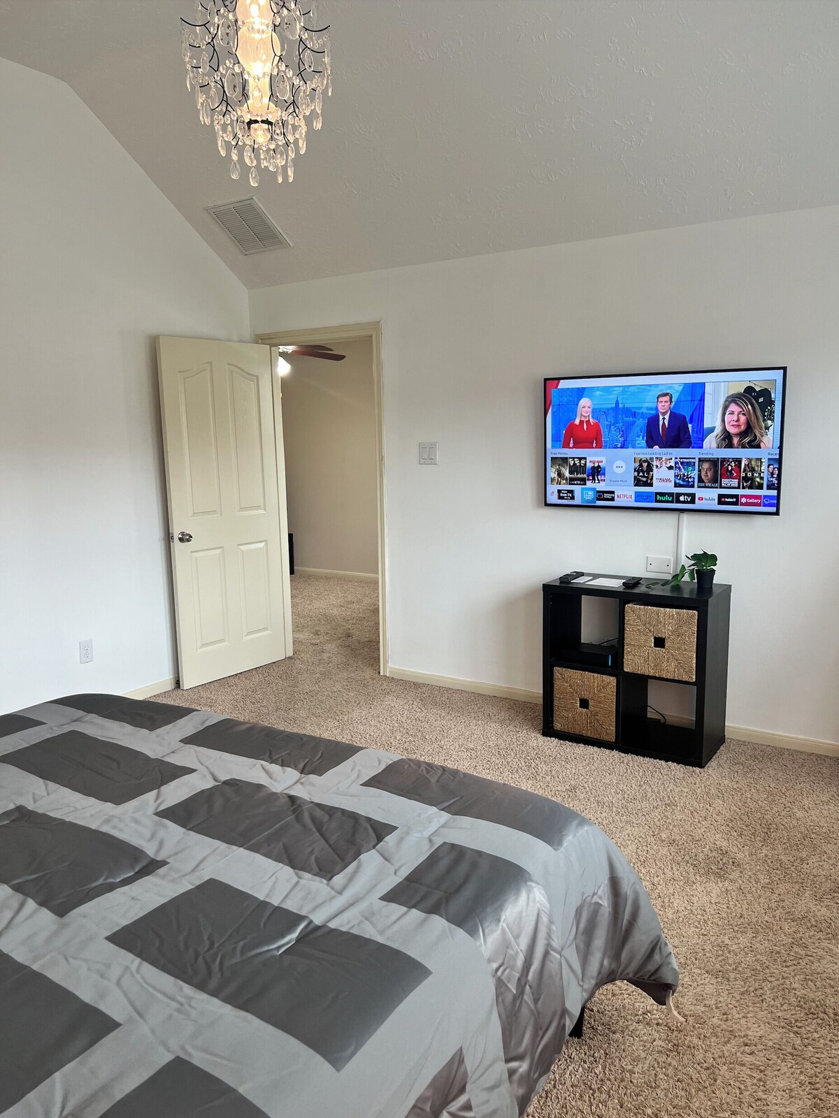 Photo 8 of Cheerful 3-Bedroom Home With Back Yard and Garage in Houston