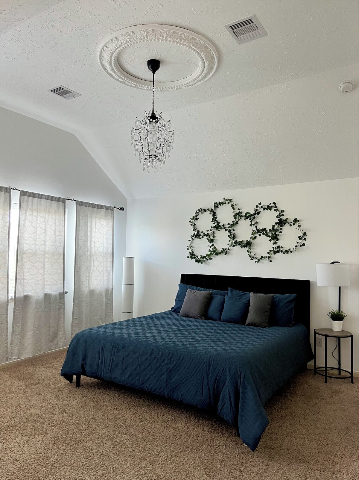 Photo 10 of Cheerful 3-Bedroom Home With Back Yard and Garage in Houston