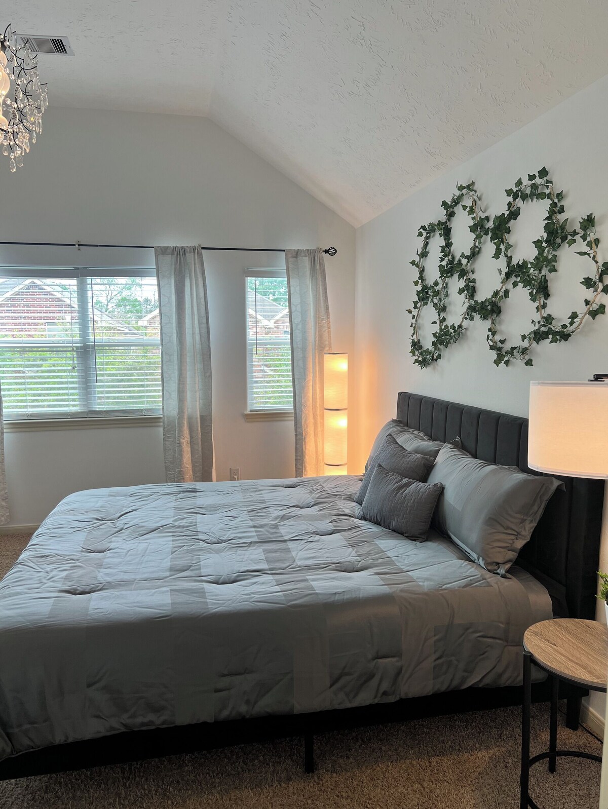 Photo 6 of Cheerful 3-Bedroom Home With Back Yard and Garage in Houston