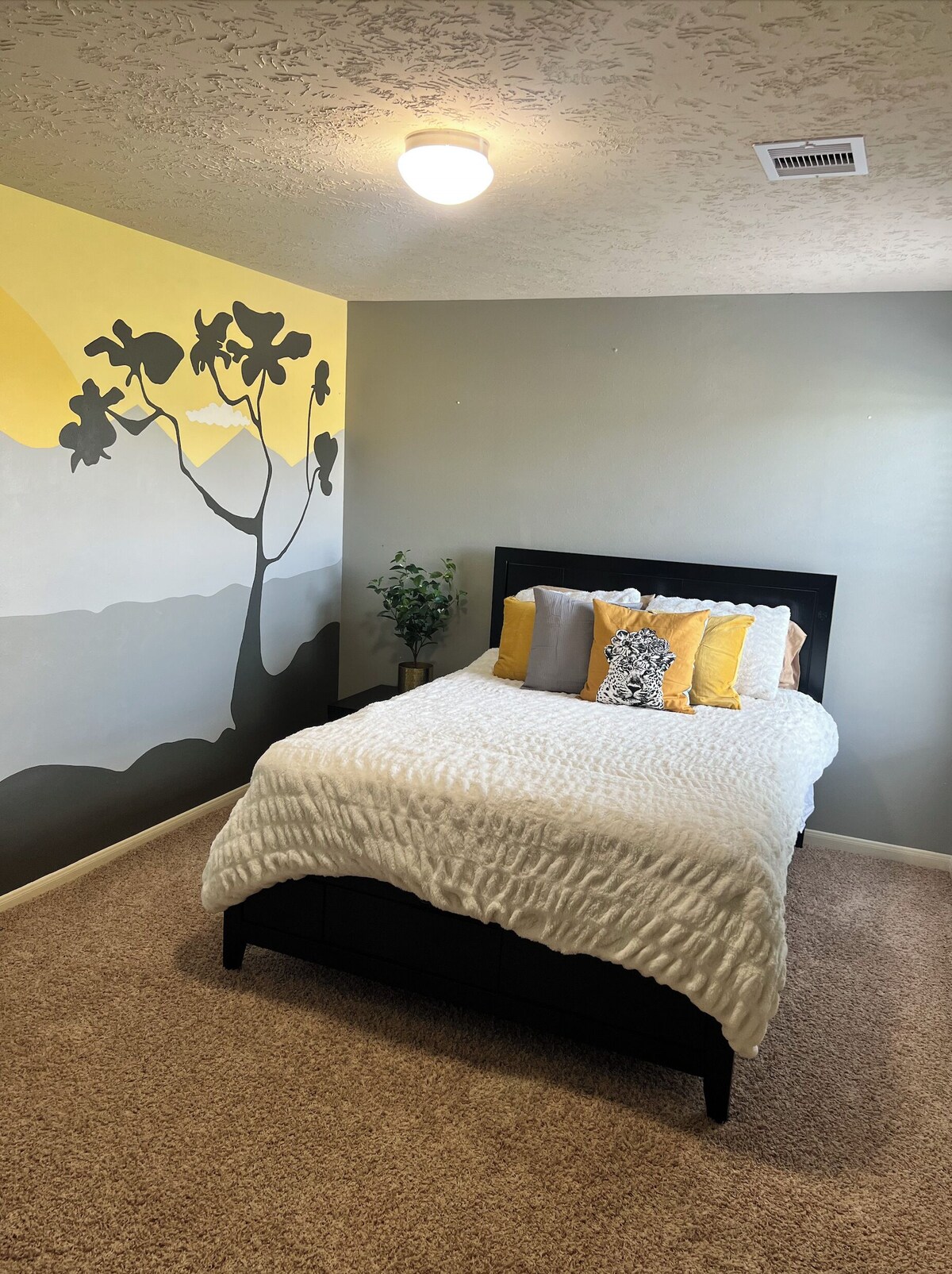 Photo 23 of Cheerful 3-Bedroom Home With Back Yard and Garage in Houston