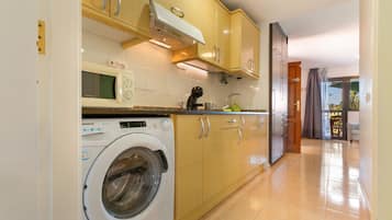 Fridge, microwave, stovetop, coffee/tea maker