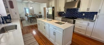 Villa Soaking Tub Private Backyard Downtown