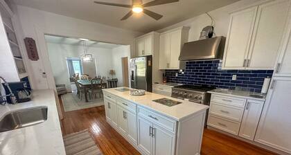 Villa Soaking Tub Private Backyard Downtown