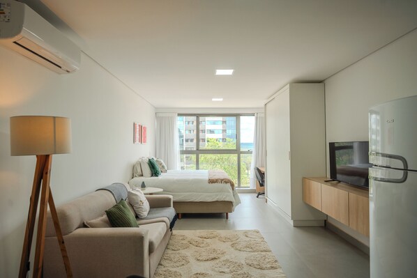 Comfort Studio, City View | Living area | Flat-screen TV