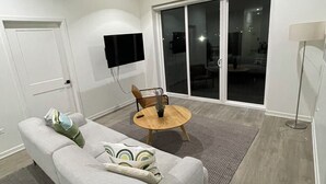 Living area - Cozy and Modern Stay in the Heart of C (Chicago)