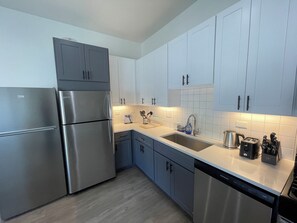 Family Apartment, 4 Bedrooms | Private kitchen
