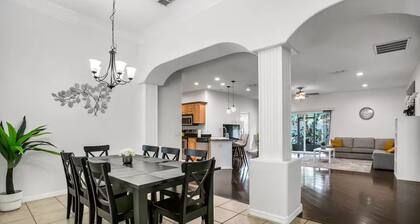 Charming 4-bedroom house with WiFi, AC in delightful Clearwater