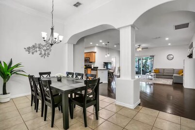 Charming 4-bedroom house with WiFi, AC in delightful Clearwater