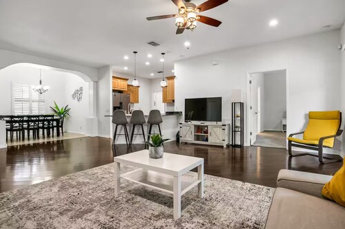 Charming 4-bedroom house with WiFi, AC in delightful Clearwater