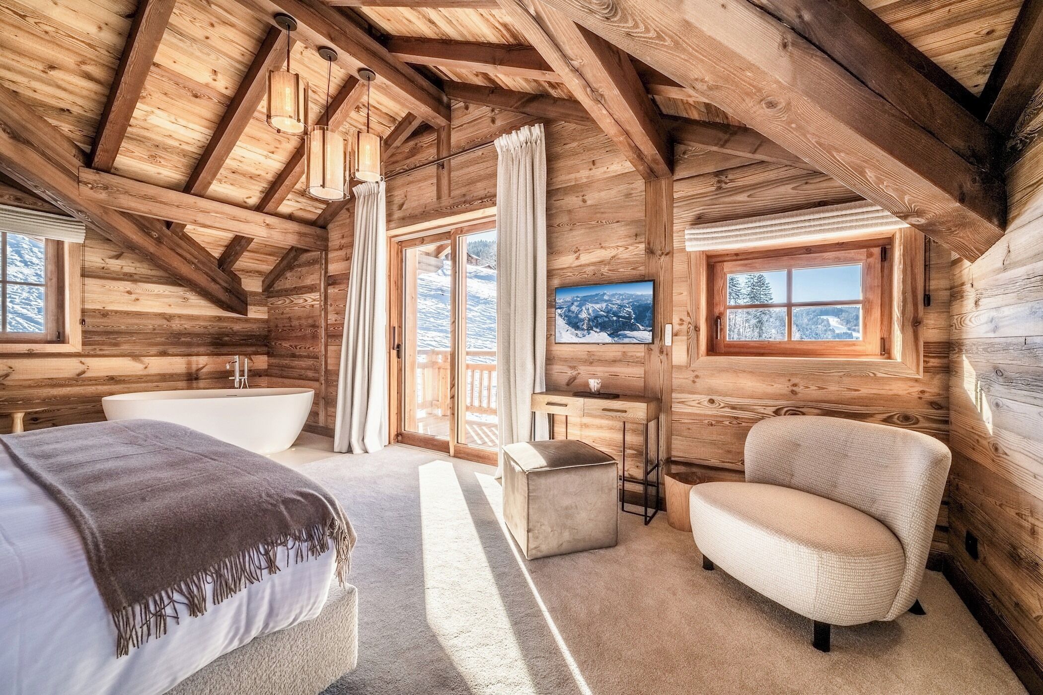 5 bedrooms, iron/ironing board, Internet, bed sheets