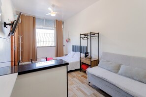 Departamento básico | Área de sala de estar | Televisión 