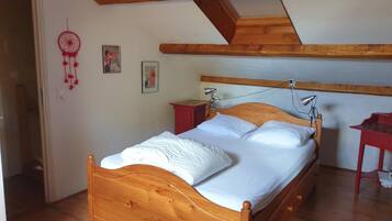 2 bedrooms, free WiFi, bed sheets