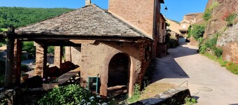 Domaine du Plan Del Poux – Landelijk Vakantiehuis voor 8 Personen met Uitzicht op de Bergen en Terras