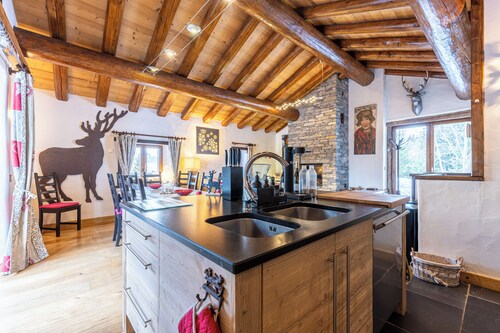 Chalet 'Plan Devin' with Mountain View, Private Terrace and Private Garden