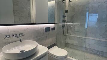 Family Apartment, 2 Bedrooms | Bathroom