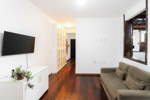 Comfort House | Living area | TV - SUH Catete 06 Big House Metro (Rio de Janeiro)