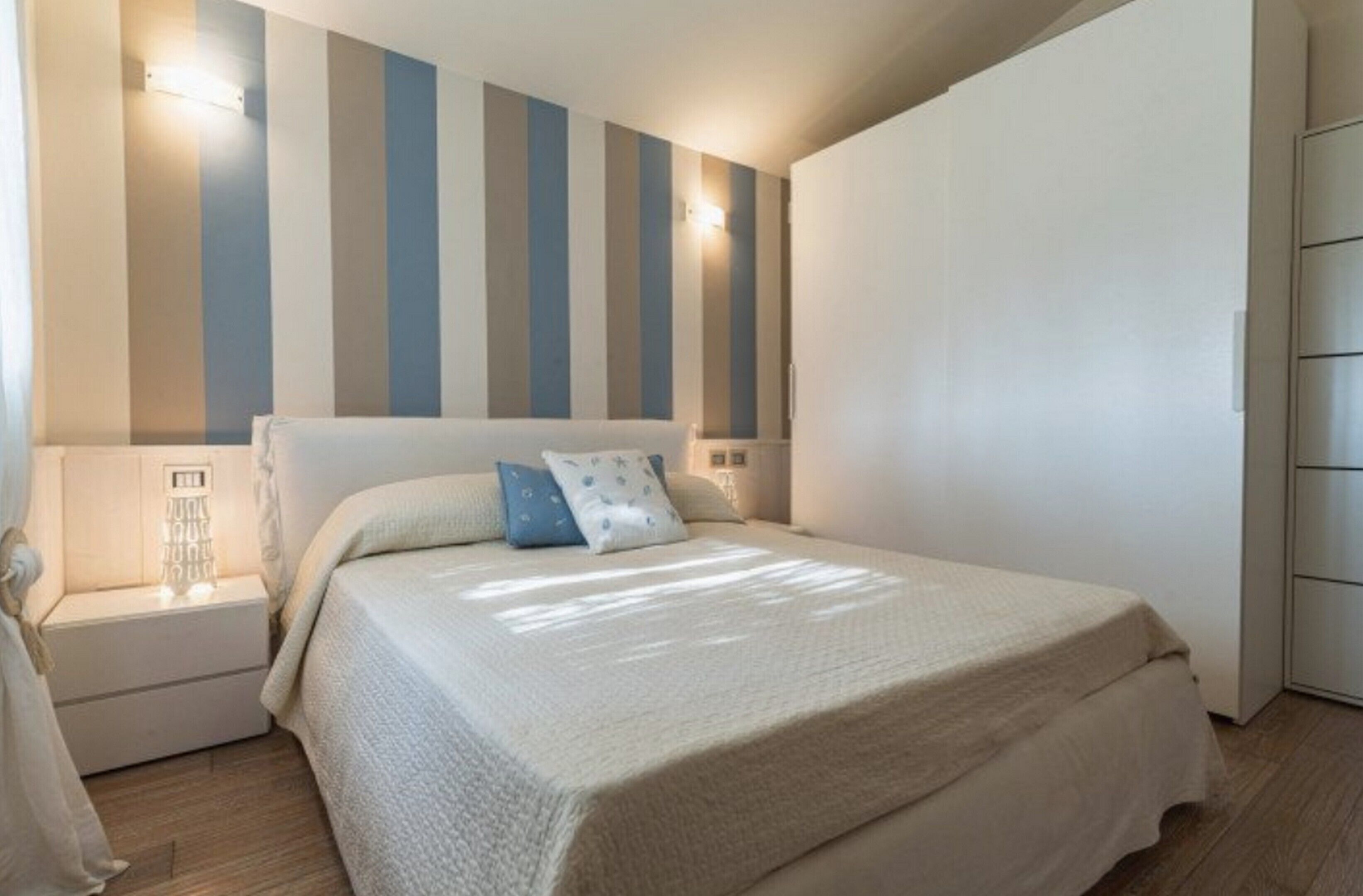 3 bedrooms, iron/ironing board, Internet, bed sheets