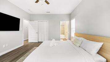 3 bedrooms, iron/ironing board, WiFi, bed sheets