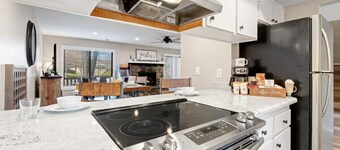 County Club Townhome *Packman Game, Xbox, Golf course Views, Near Forest Edge